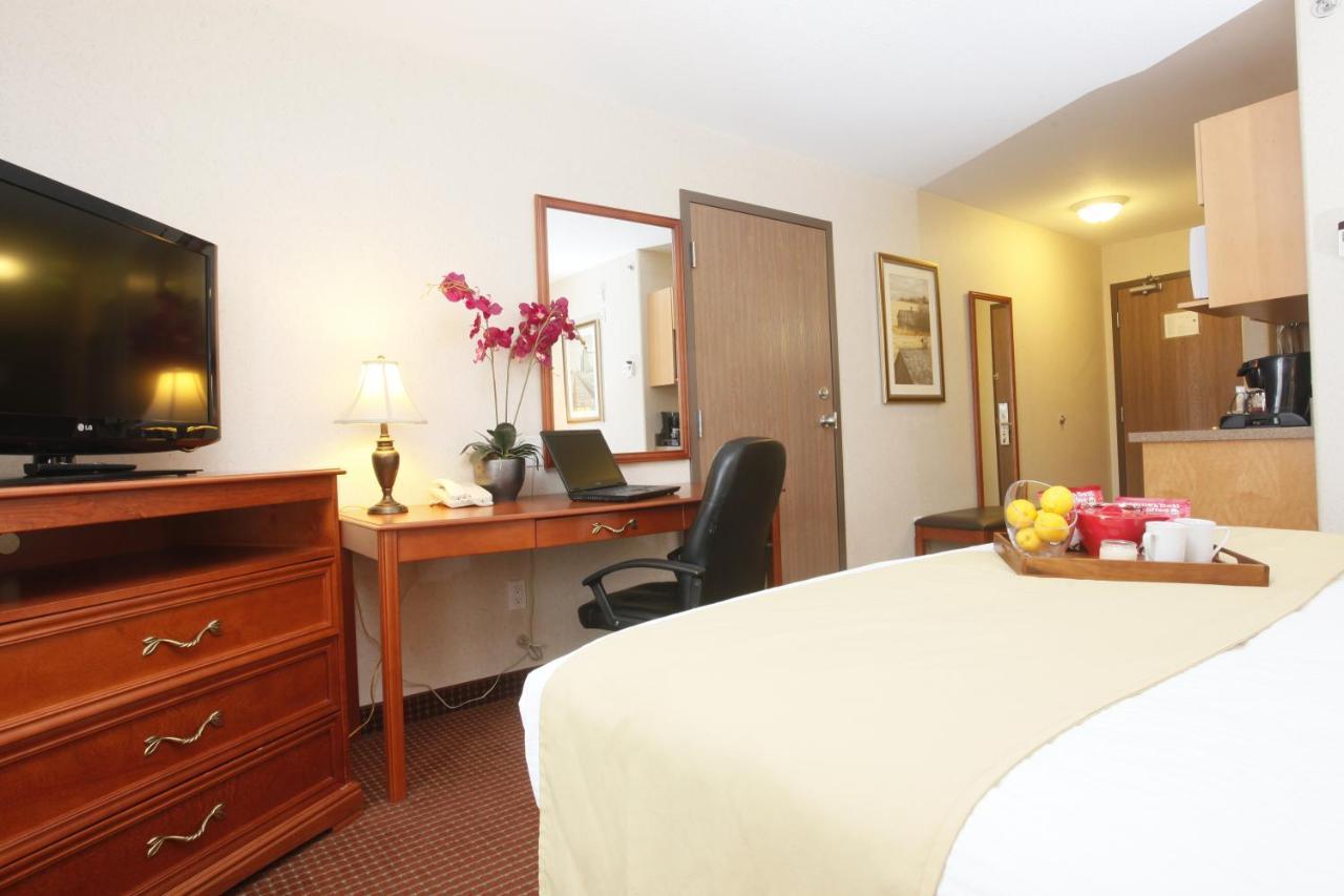 Stonebridge Hotel Dawson Creek Extérieur photo