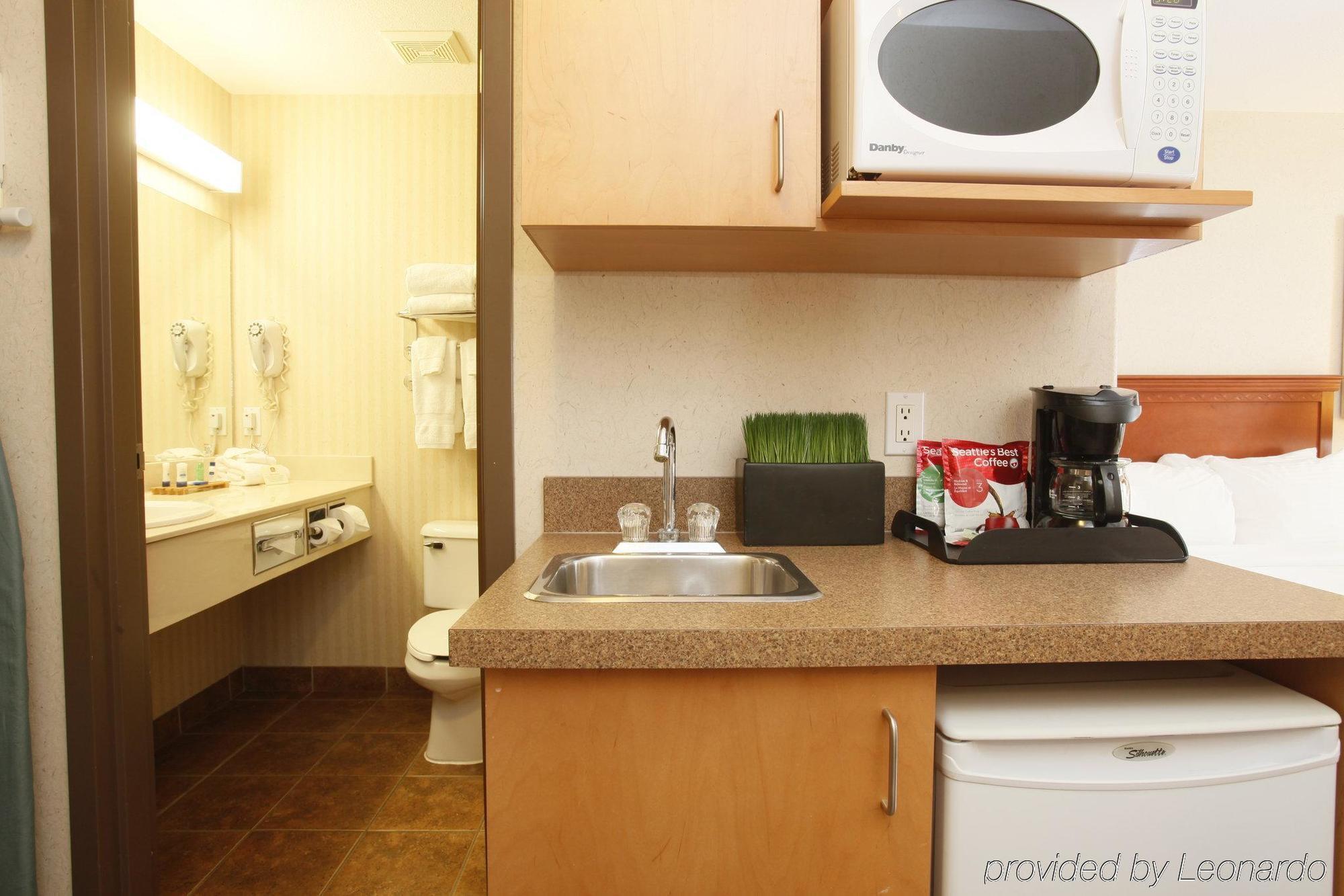 Stonebridge Hotel Dawson Creek Extérieur photo