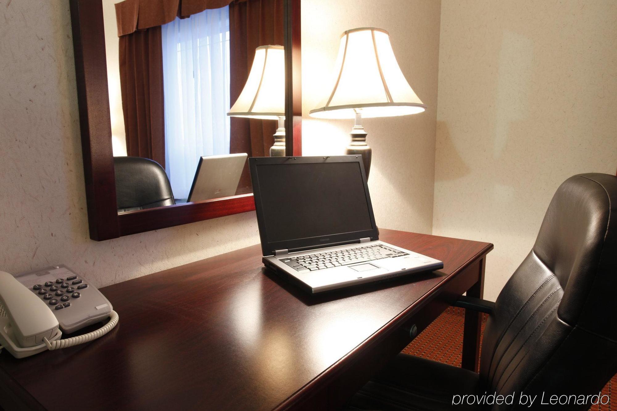 Stonebridge Hotel Dawson Creek Extérieur photo