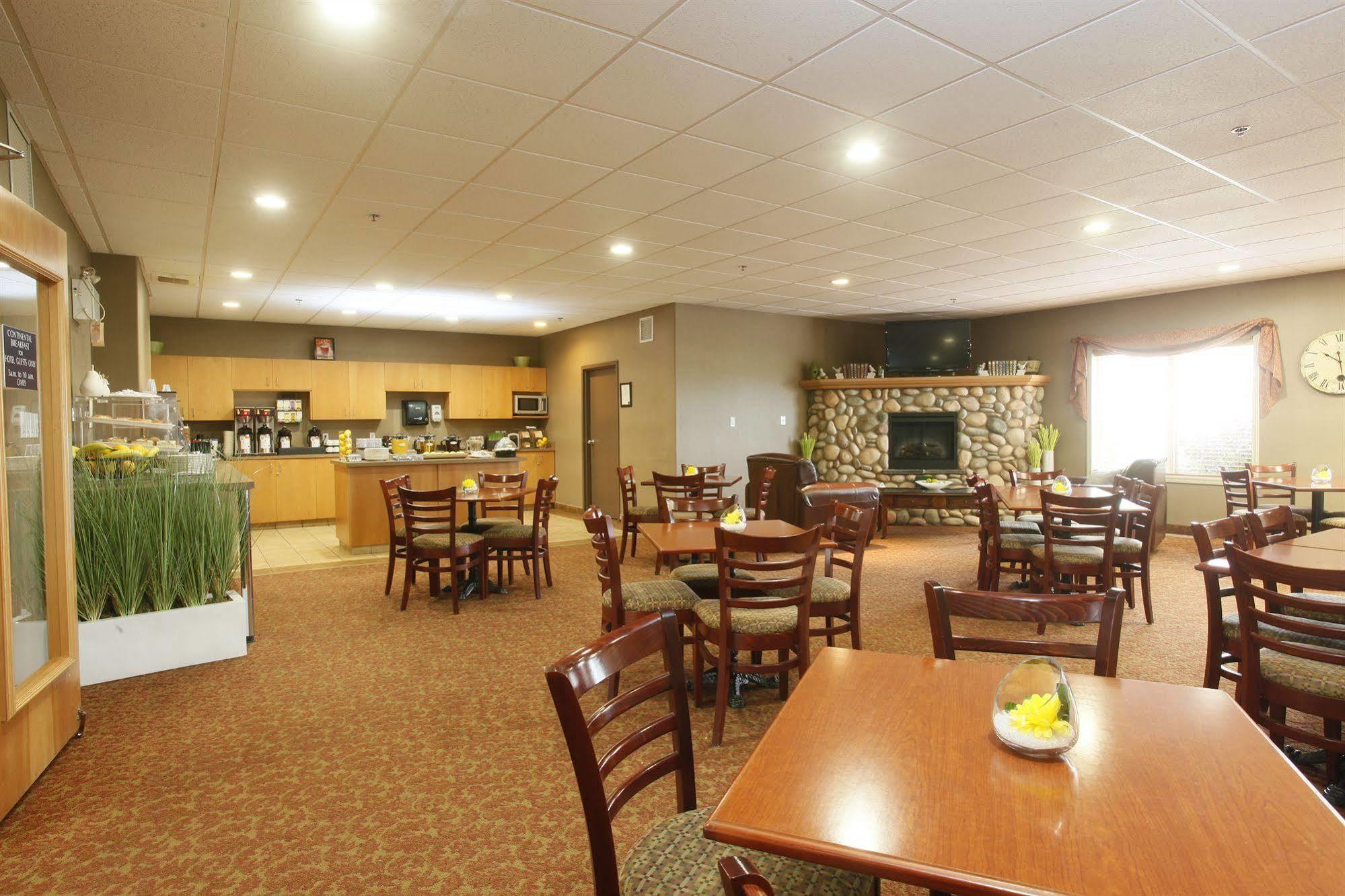 Stonebridge Hotel Dawson Creek Extérieur photo