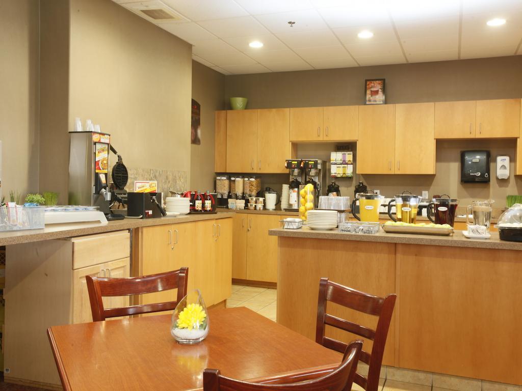 Stonebridge Hotel Dawson Creek Extérieur photo